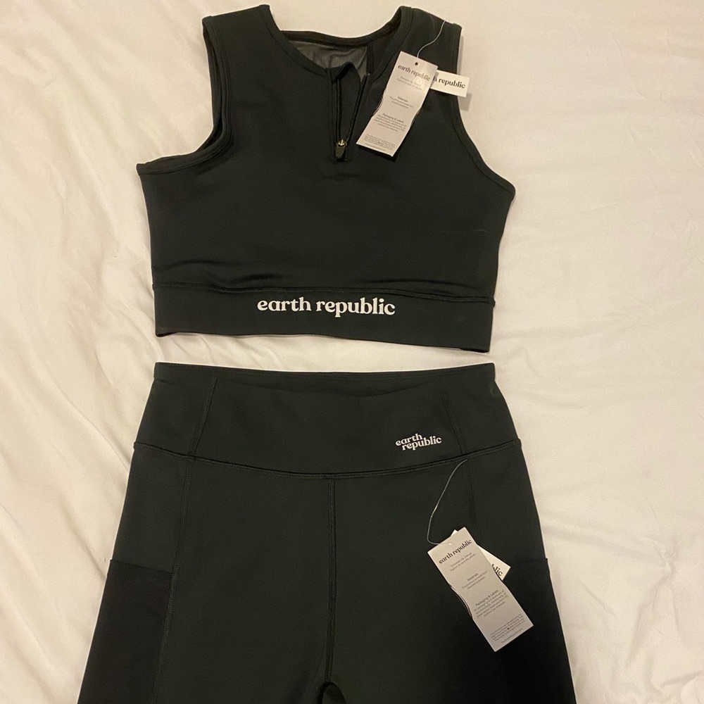 Activewear set. Sports bra and Leggings l